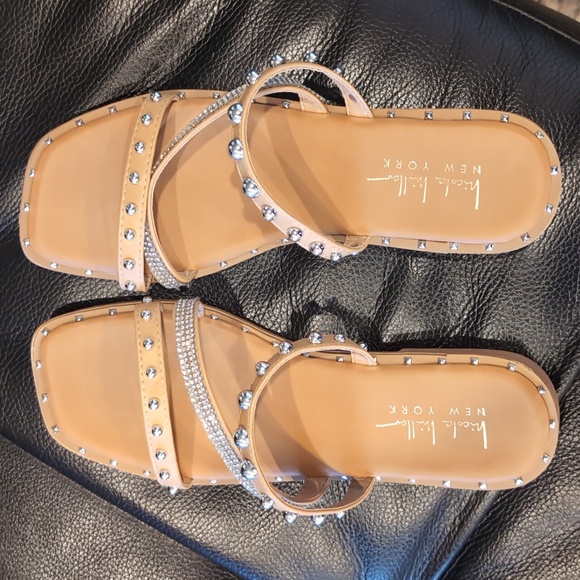 Nicole Miller Woman's Flat Sandal (71/2) - Picture 3 of 6